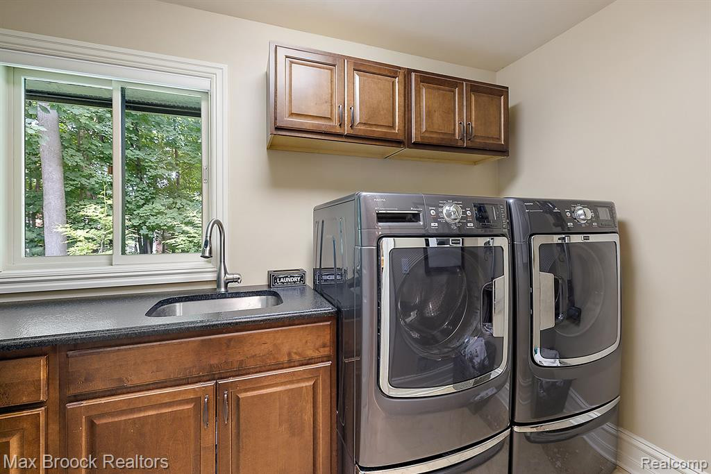 4334 S BAY Drive, Orchard Lake Village, MI 48323 — Photo 16