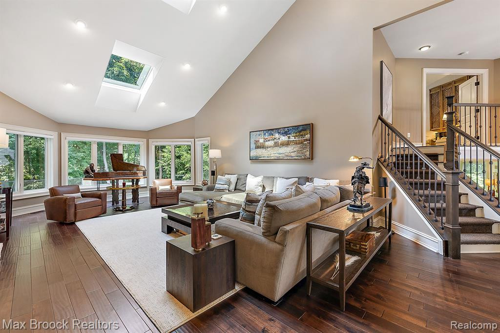 4334 S BAY Drive, Orchard Lake Village, MI 48323 — Photo 19