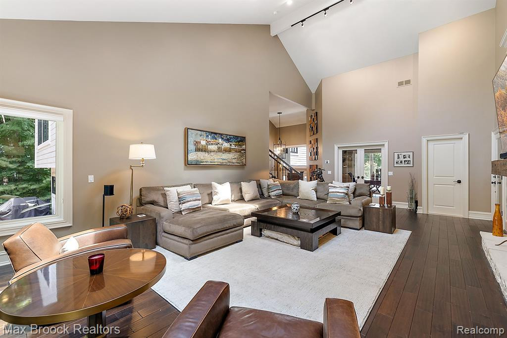 4334 S BAY Drive, Orchard Lake Village, MI 48323 — Photo 20