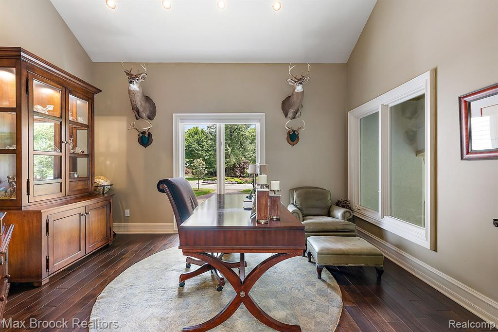 4334 S BAY Drive, Orchard Lake Village, MI 48323 — Photo 24