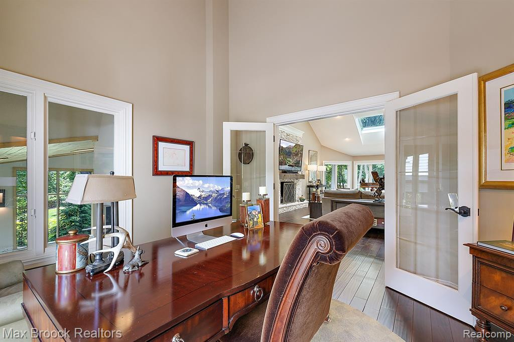 4334 S BAY Drive, Orchard Lake Village, MI 48323 — Photo 25