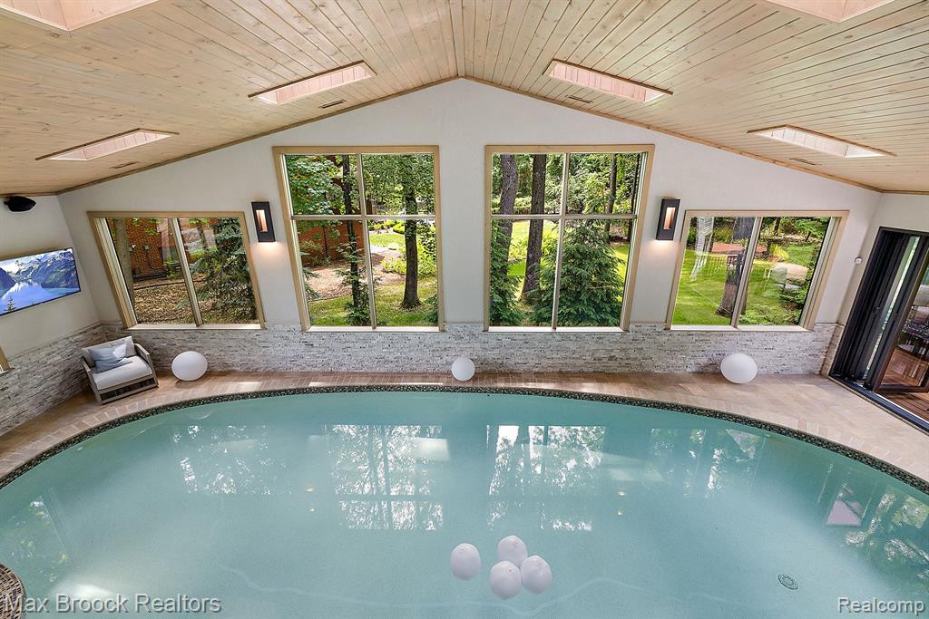 4334 S BAY Drive, Orchard Lake Village, MI 48323 — Photo 26
