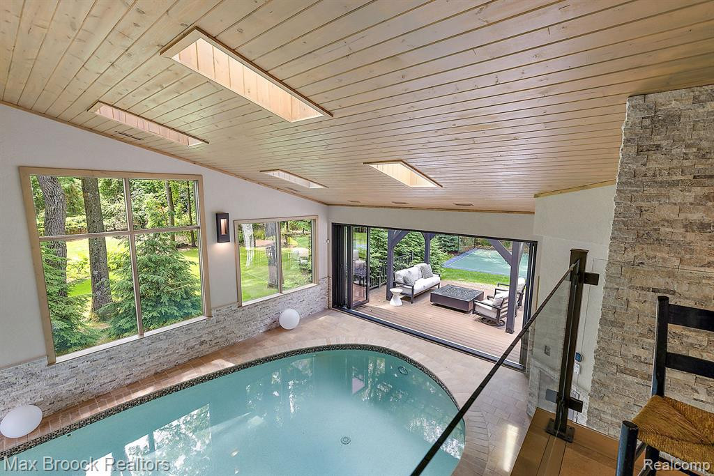 4334 S BAY Drive, Orchard Lake Village, MI 48323 — Photo 27