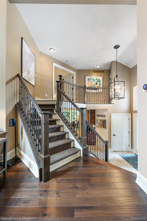 4334 S BAY Drive, Orchard Lake Village, MI 48323 — Photo 29