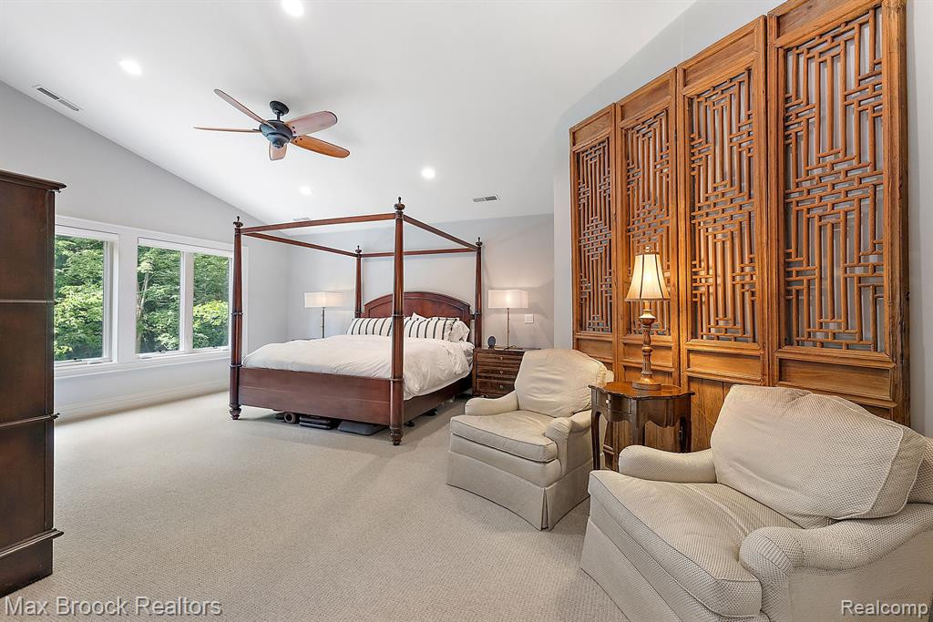 4334 S BAY Drive, Orchard Lake Village, MI 48323 — Photo 30