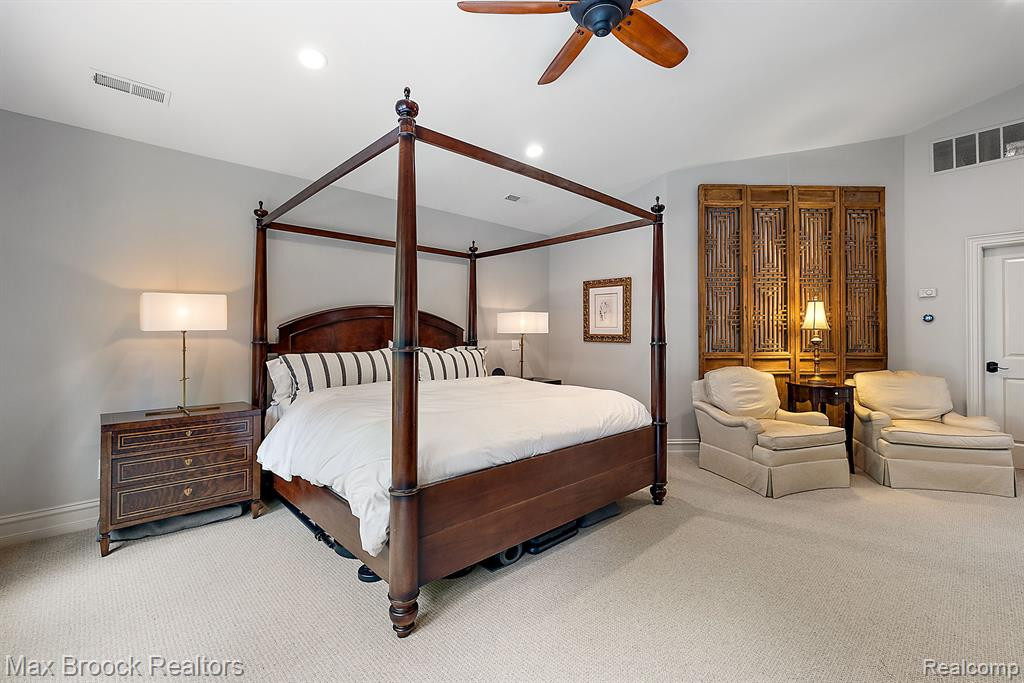4334 S BAY Drive, Orchard Lake Village, MI 48323 — Photo 31