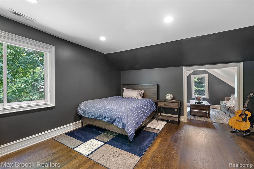 4334 S BAY Drive, Orchard Lake Village, MI 48323 — Photo 39