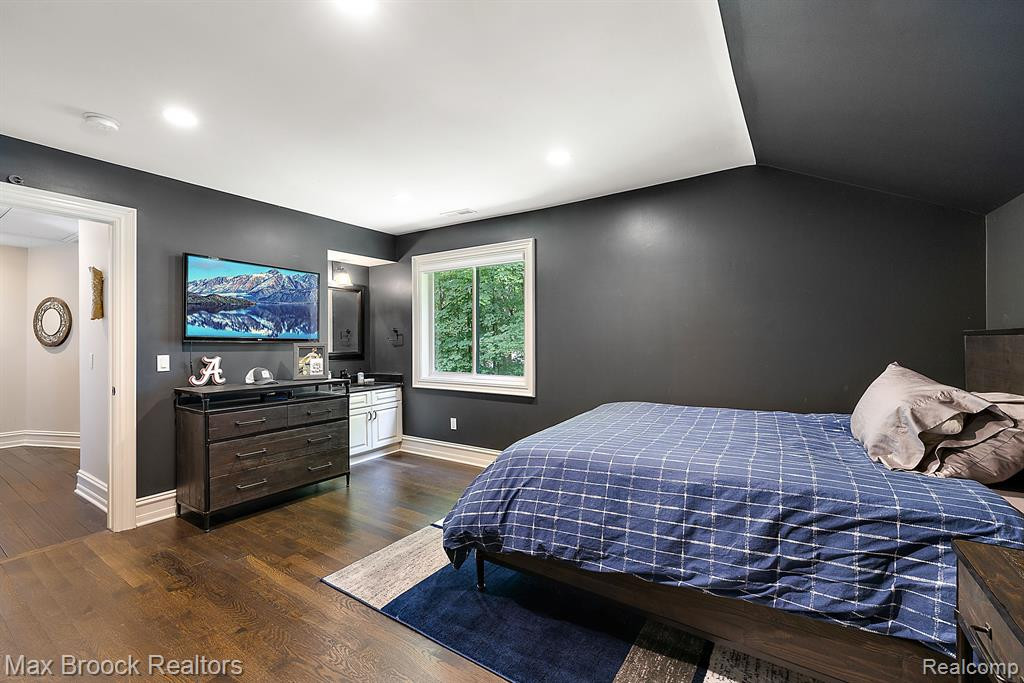 4334 S BAY Drive, Orchard Lake Village, MI 48323 — Photo 40