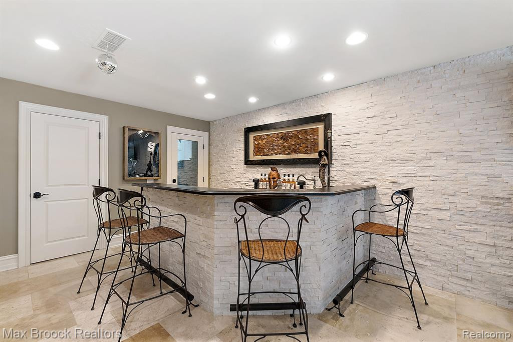 4334 S BAY Drive, Orchard Lake Village, MI 48323 — Photo 44