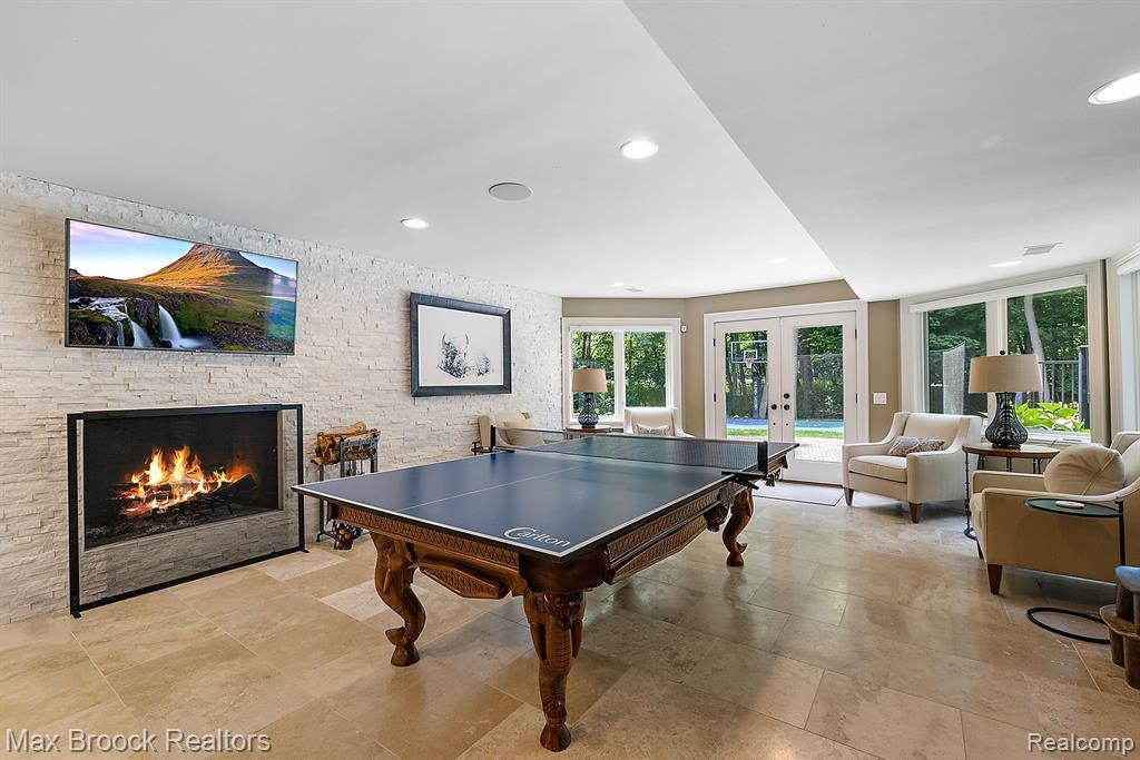 4334 S BAY Drive, Orchard Lake Village, MI 48323 — Photo 45