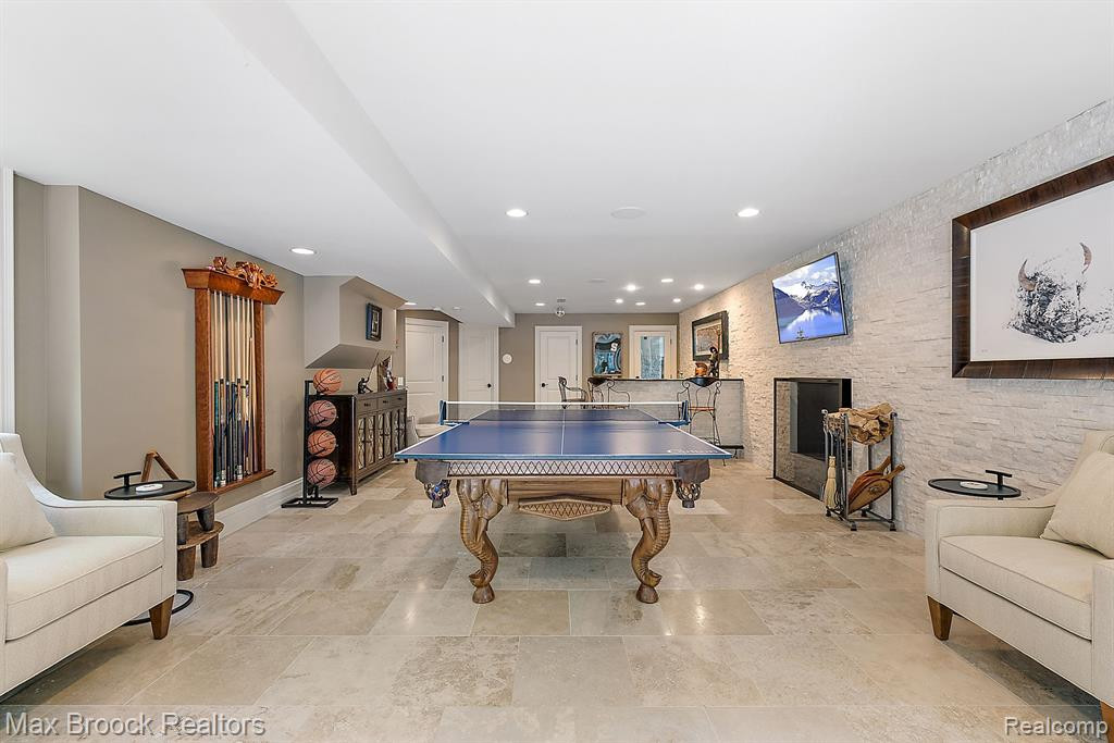 4334 S BAY Drive, Orchard Lake Village, MI 48323 — Photo 46