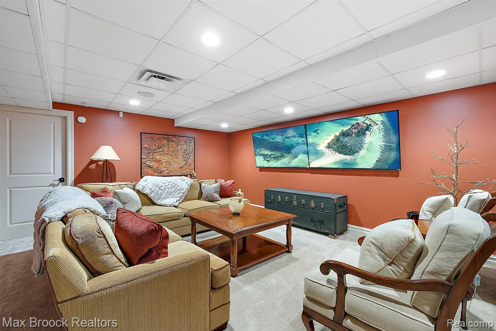 4334 S BAY Drive, Orchard Lake Village, MI 48323 — Photo 47