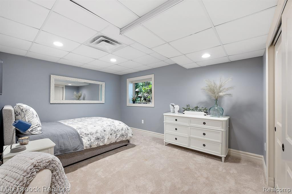 4334 S BAY Drive, Orchard Lake Village, MI 48323 — Photo 49