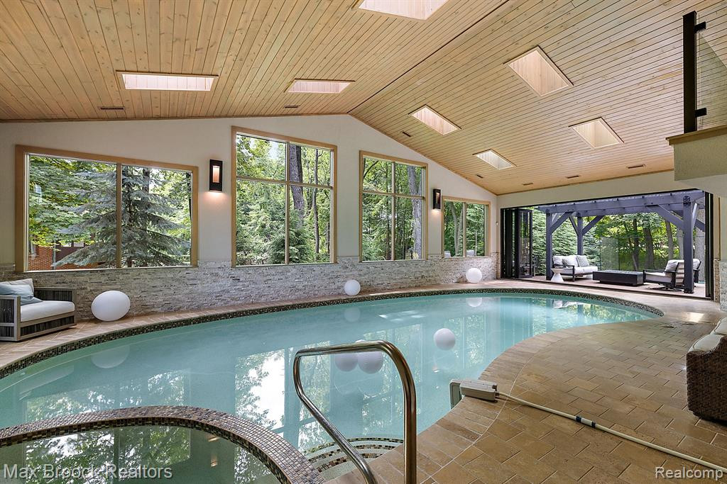 4334 S BAY Drive, Orchard Lake Village, MI 48323 — Photo 53
