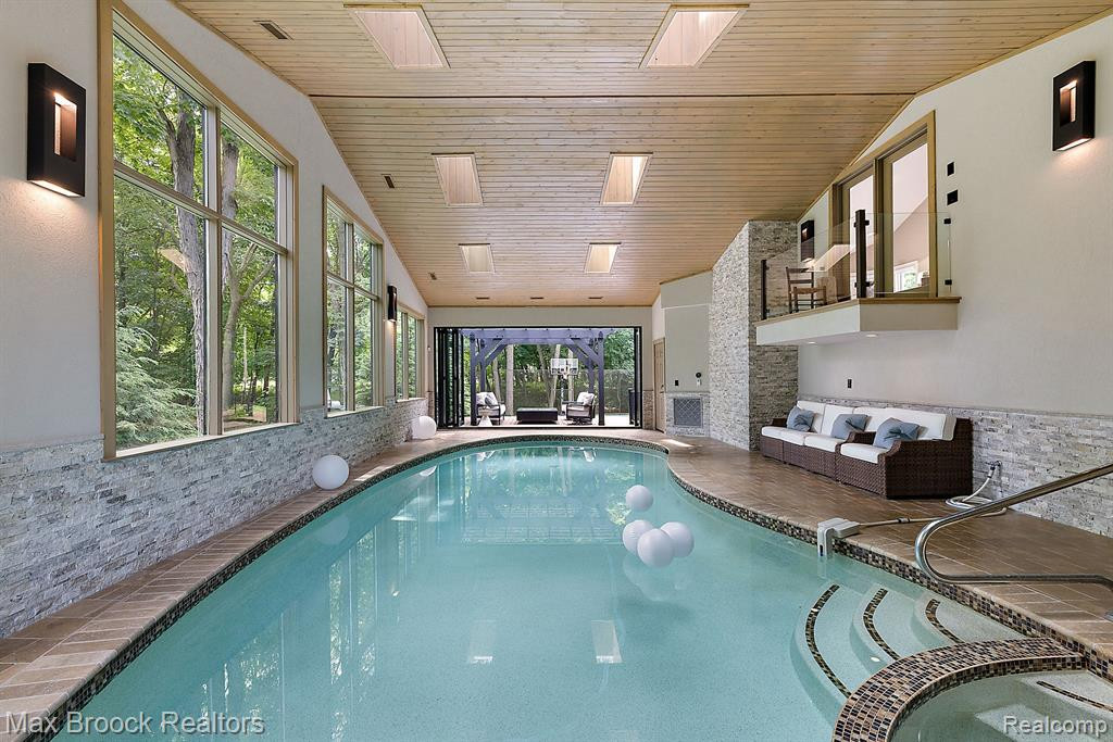 4334 S BAY Drive, Orchard Lake Village, MI 48323 — Photo 54