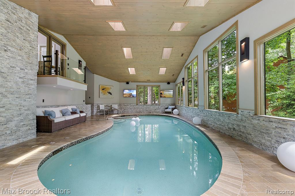 4334 S BAY Drive, Orchard Lake Village, MI 48323 — Photo 56
