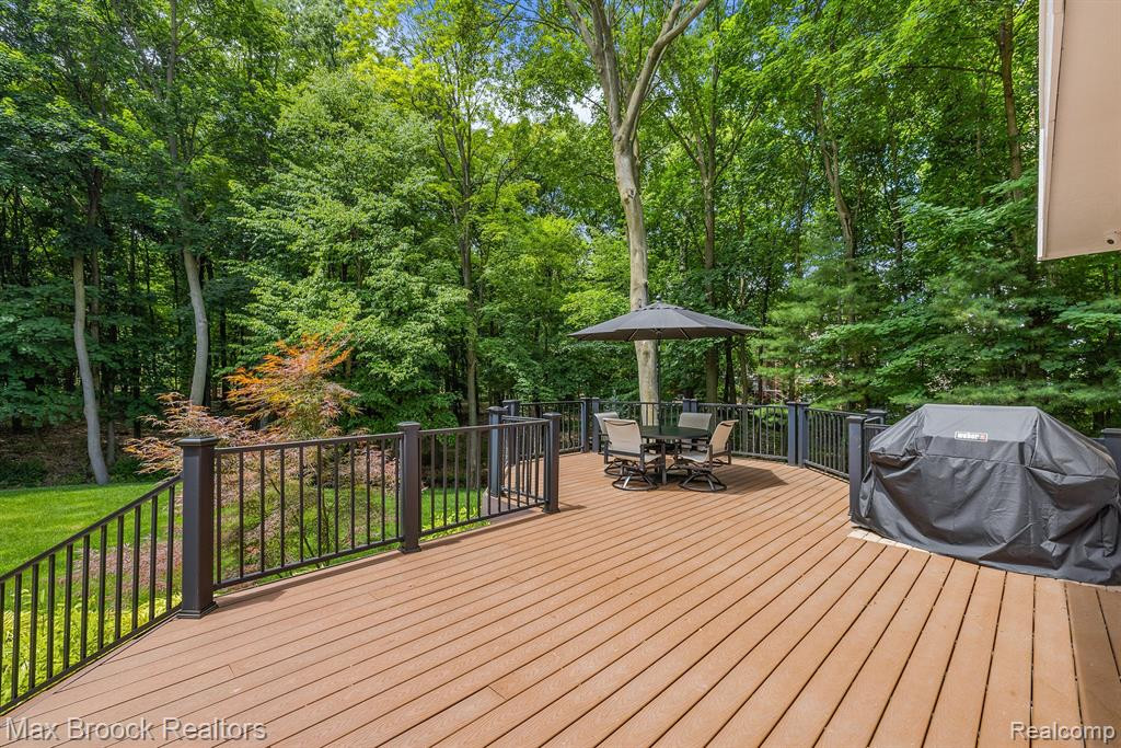 4334 S BAY Drive, Orchard Lake Village, MI 48323 — Photo 57