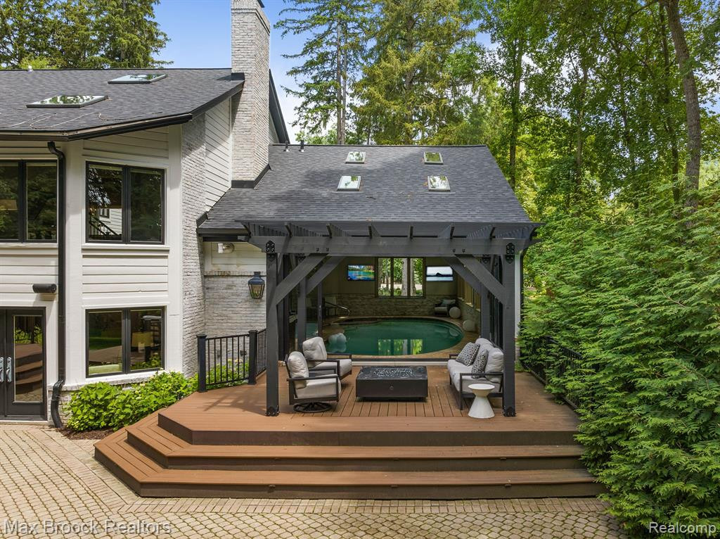 4334 S BAY Drive, Orchard Lake Village, MI 48323 — Photo 59