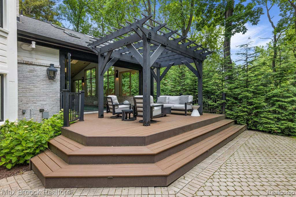4334 S BAY Drive, Orchard Lake Village, MI 48323 — Photo 60