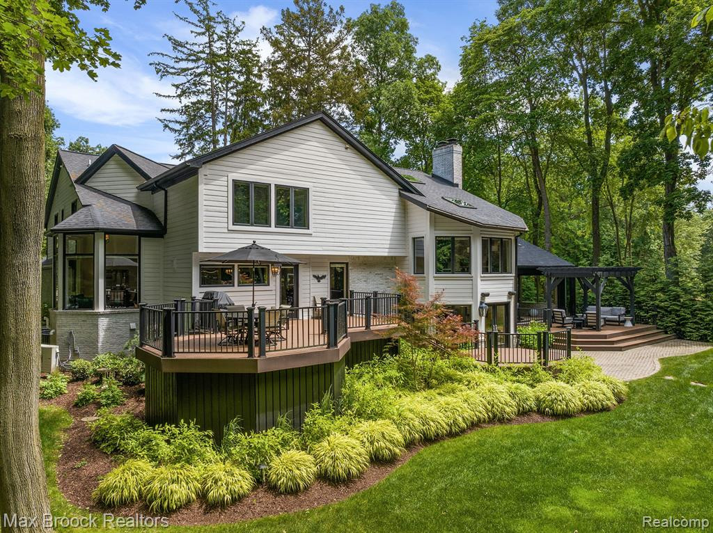 4334 S BAY Drive, Orchard Lake Village, MI 48323 — Photo 63