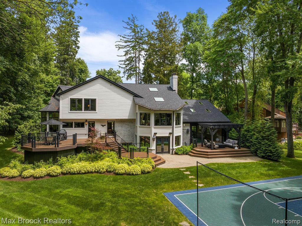 4334 S BAY Drive, Orchard Lake Village, MI 48323 — Photo 65