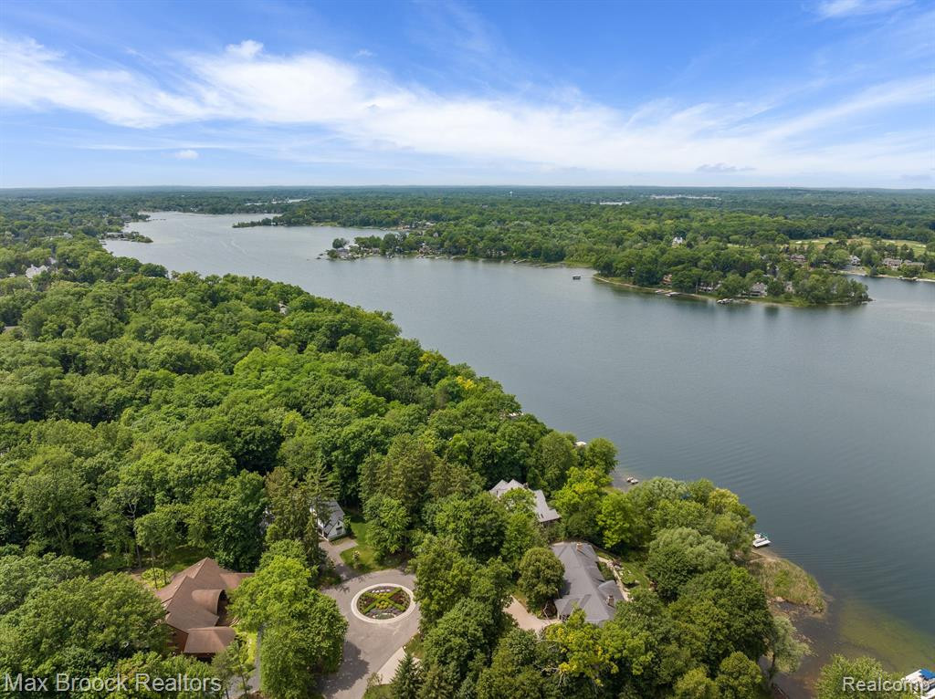 4334 S BAY Drive, Orchard Lake Village, MI 48323 — Photo 69