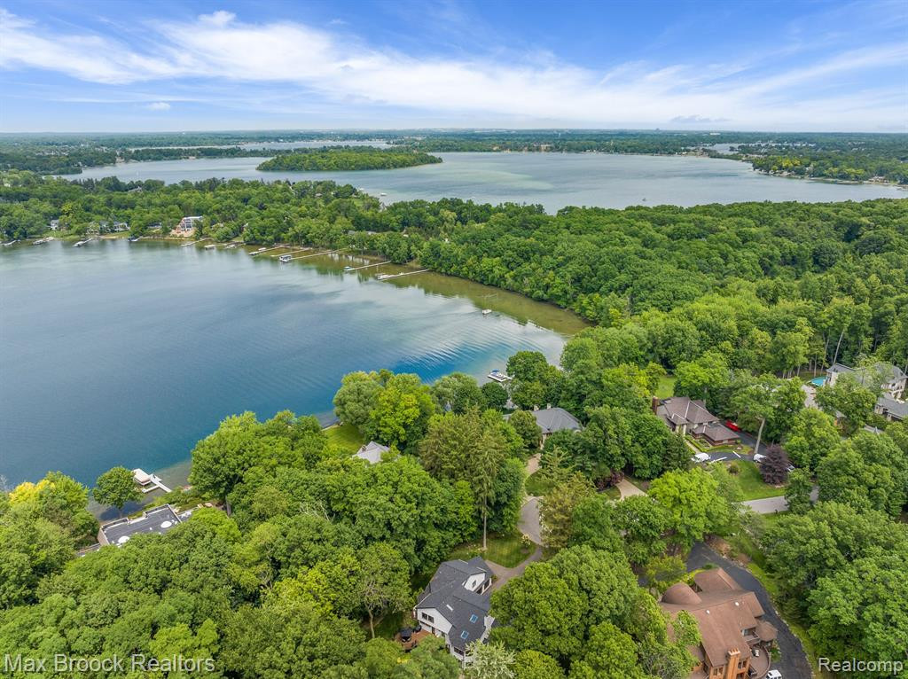 4334 S BAY Drive, Orchard Lake Village, MI 48323 — Photo 70