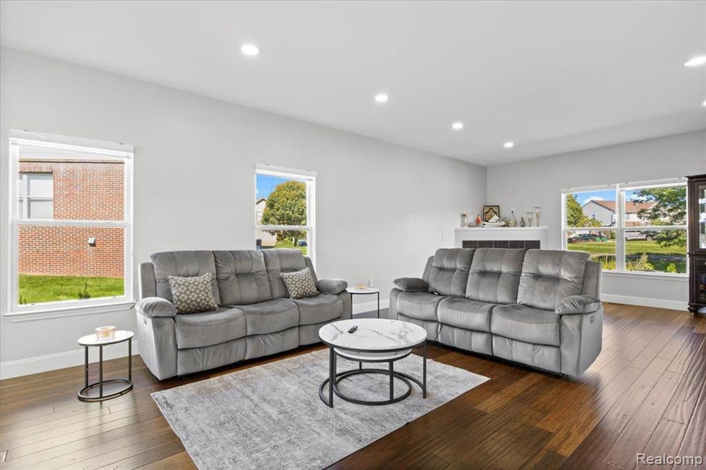 42208 CAMDEN Road, Belleville, MI 48111 — Photo 9