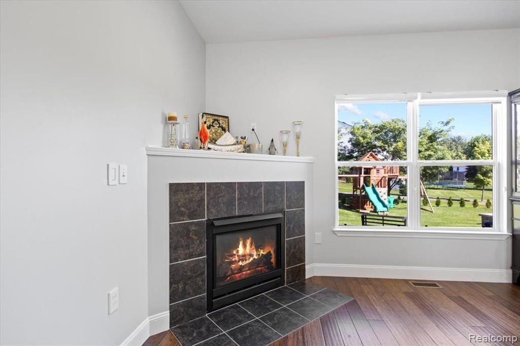 42208 CAMDEN Road, Belleville, MI 48111 — Photo 12