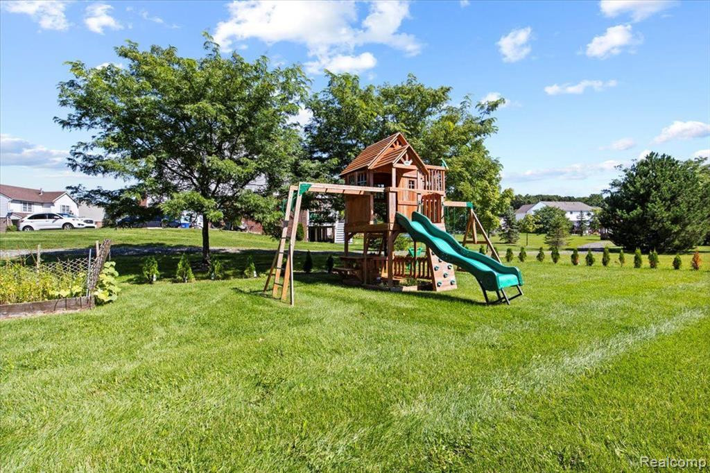 42208 CAMDEN Road, Belleville, MI 48111 — Photo 36