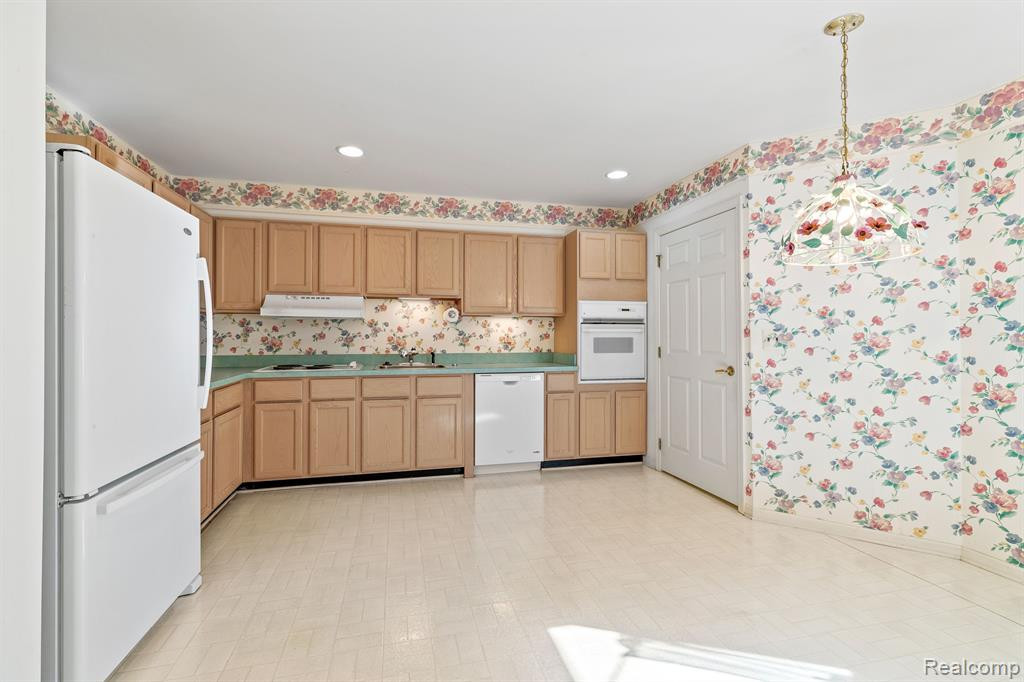 21272 SYCAMORE Court, 85, Farmington Hills, MI 48336 — Photo 6