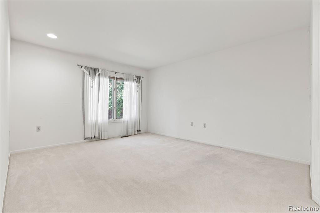 21272 SYCAMORE Court, 85, Farmington Hills, MI 48336 — Photo 9