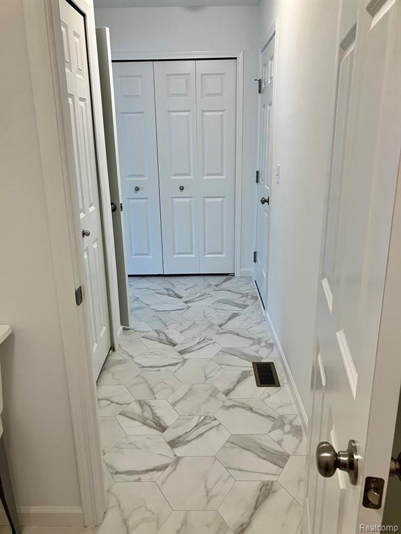 10079 SWAN LAKE Circle, 11, Ypsilanti, MI 48197 — Photo 10