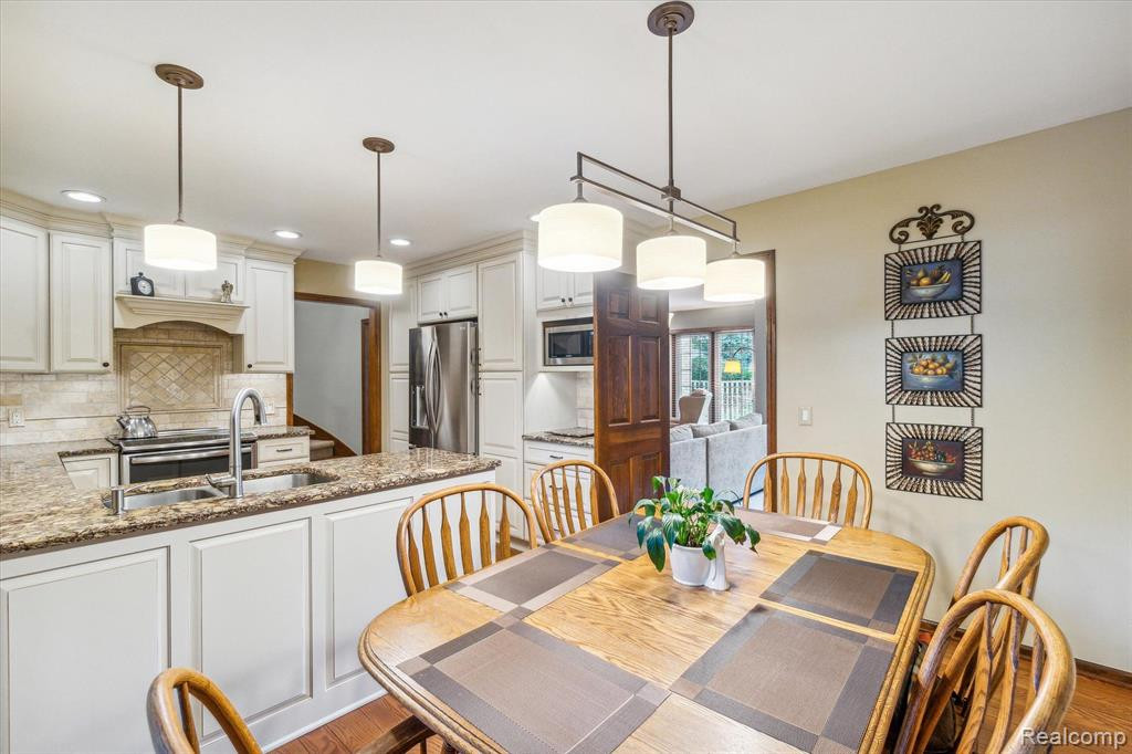 4665 PINE EAGLES Drive, Brighton, MI 48116 — Photo 23
