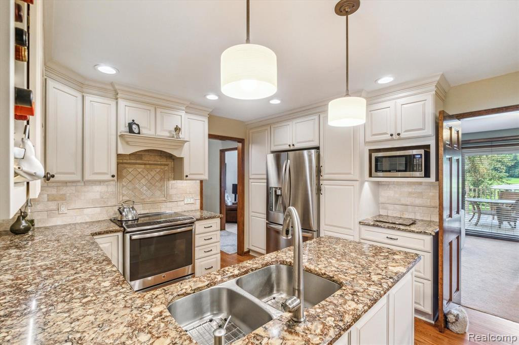 4665 PINE EAGLES Drive, Brighton, MI 48116 — Photo 26
