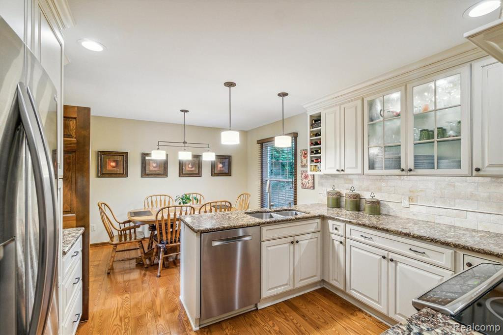 4665 PINE EAGLES Drive, Brighton, MI 48116 — Photo 28