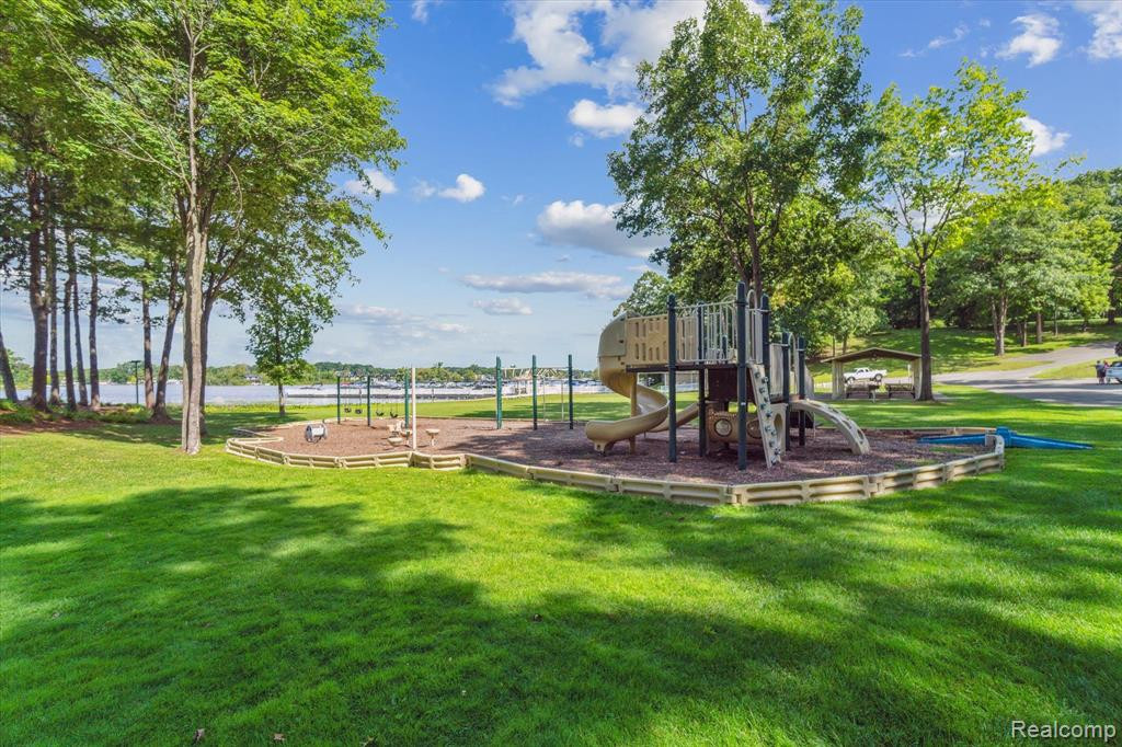 4665 PINE EAGLES Drive, Brighton, MI 48116 — Photo 57