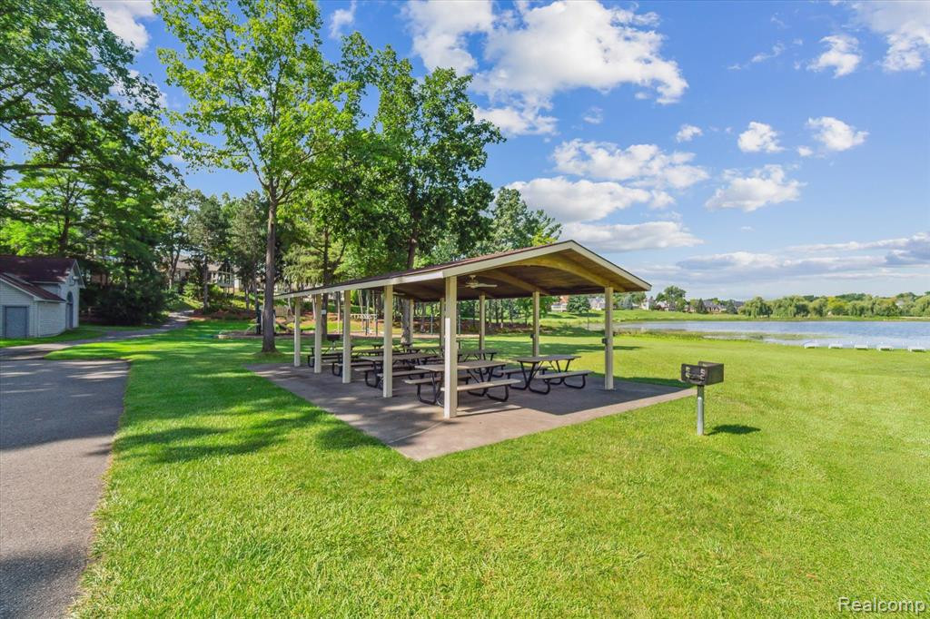 4665 PINE EAGLES Drive, Brighton, MI 48116 — Photo 58