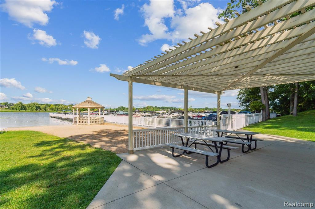 4665 PINE EAGLES Drive, Brighton, MI 48116 — Photo 60
