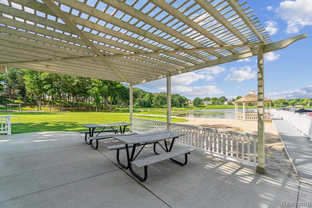 4665 PINE EAGLES Drive, Brighton, MI 48116 — Photo 61