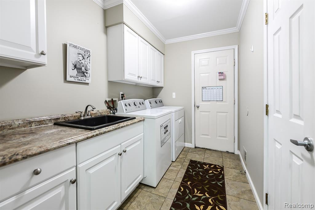 3947 Fox Glen Drive, Ann Arbor, MI 48108 — Photo 14