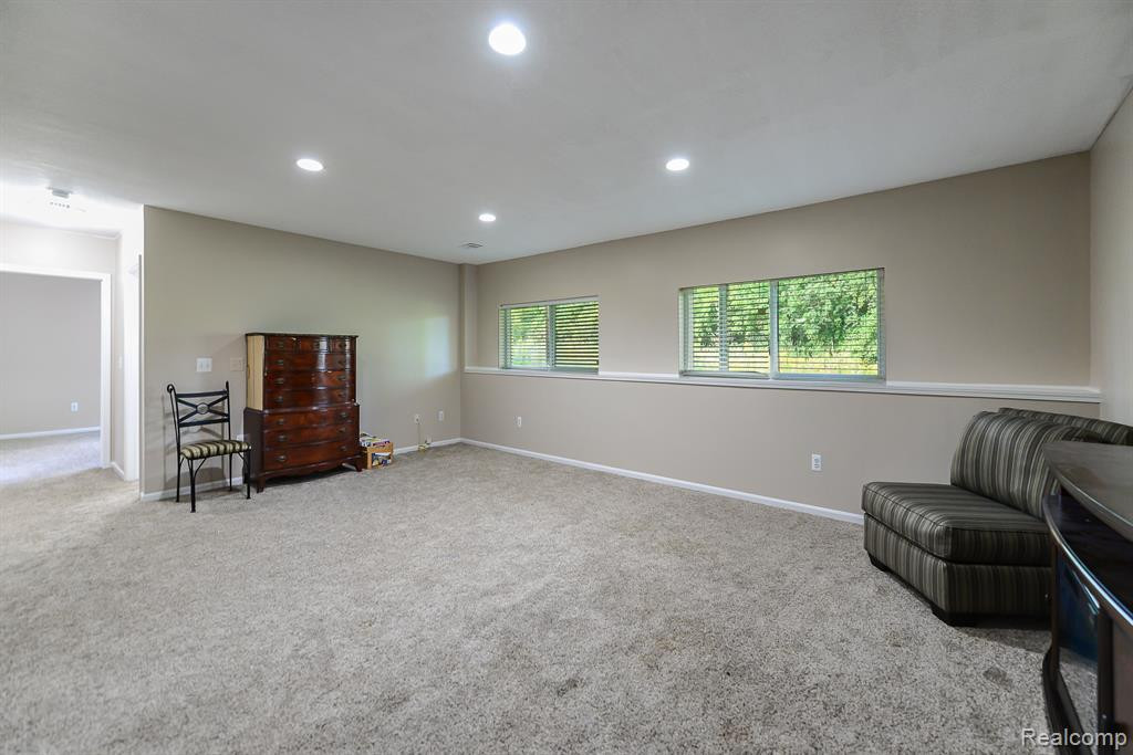 3947 Fox Glen Drive, Ann Arbor, MI 48108 — Photo 24