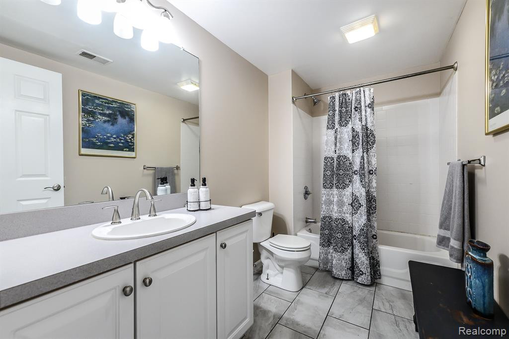 3947 Fox Glen Drive, Ann Arbor, MI 48108 — Photo 25