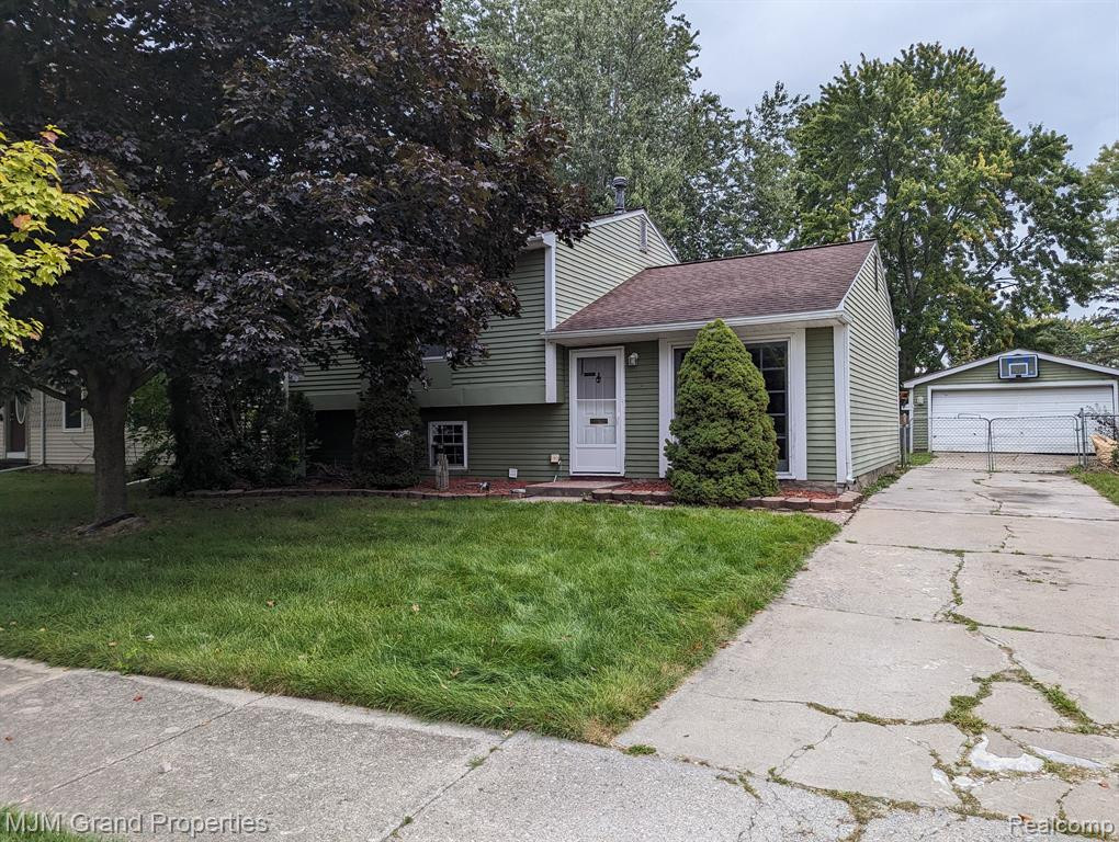 6131 S MOHAWK Avenue, Ypsilanti, MI 48197 — front exterior