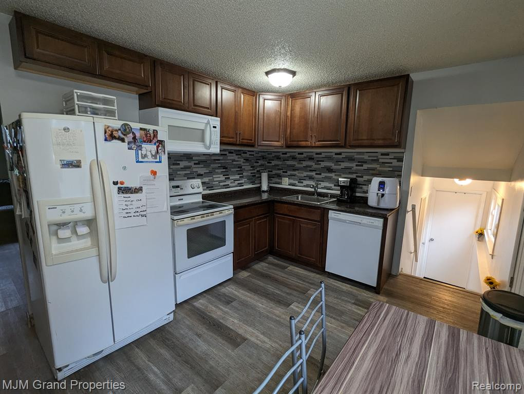 6131 S MOHAWK Avenue, Ypsilanti, MI 48197 — Photo 2