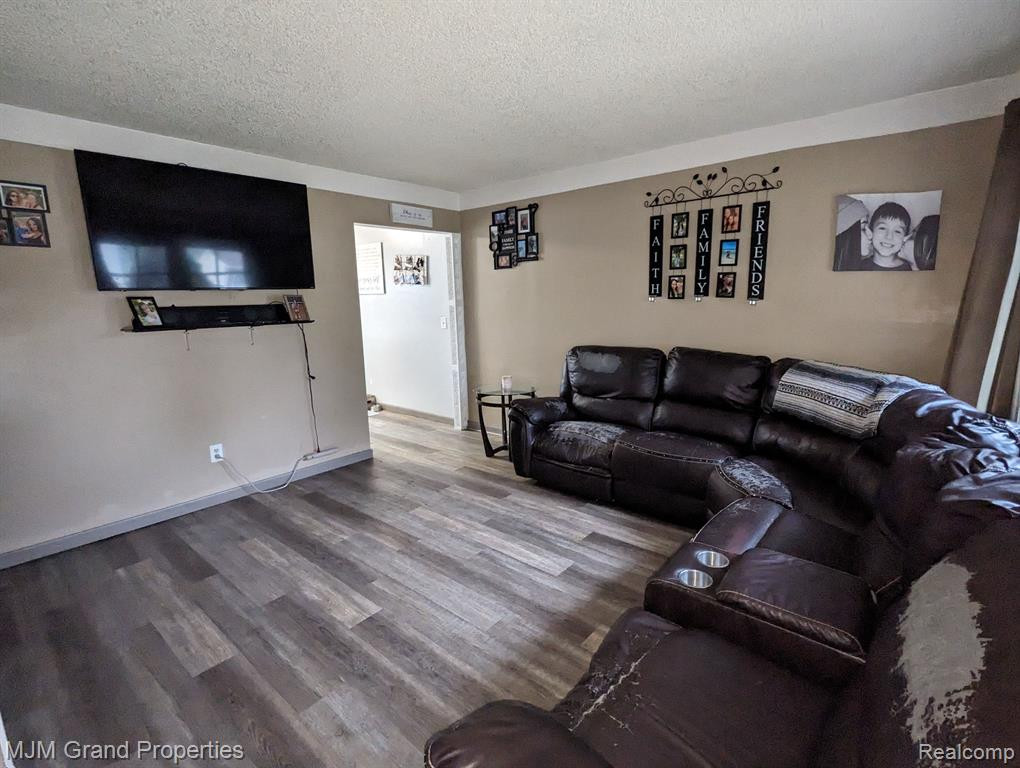 6131 S MOHAWK Avenue, Ypsilanti, MI 48197 — Photo 5
