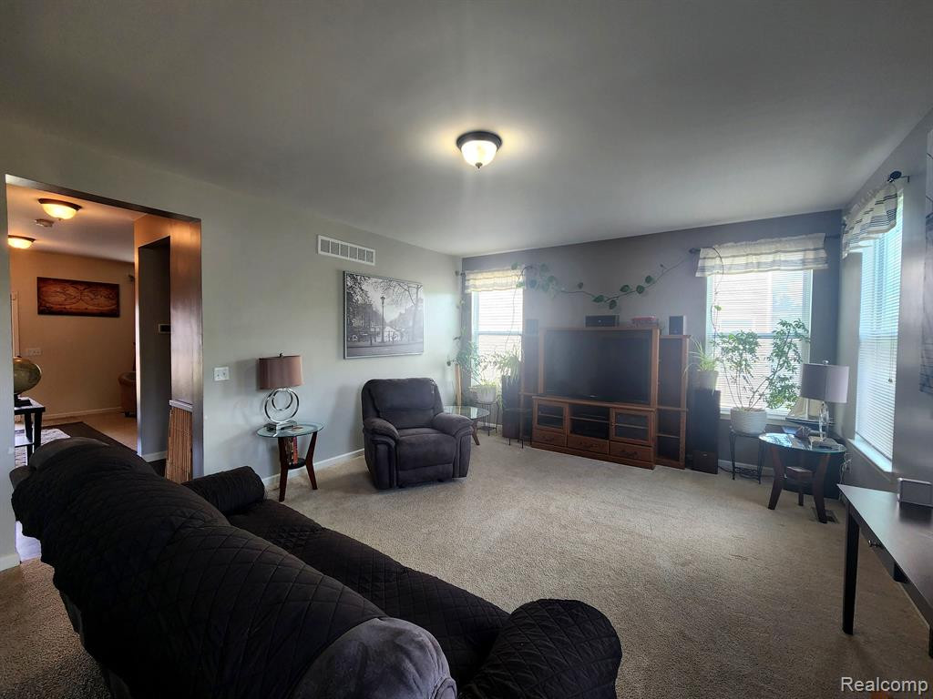 1186 SECRETARIAT Way, Howell, MI 48843 — Photo 6