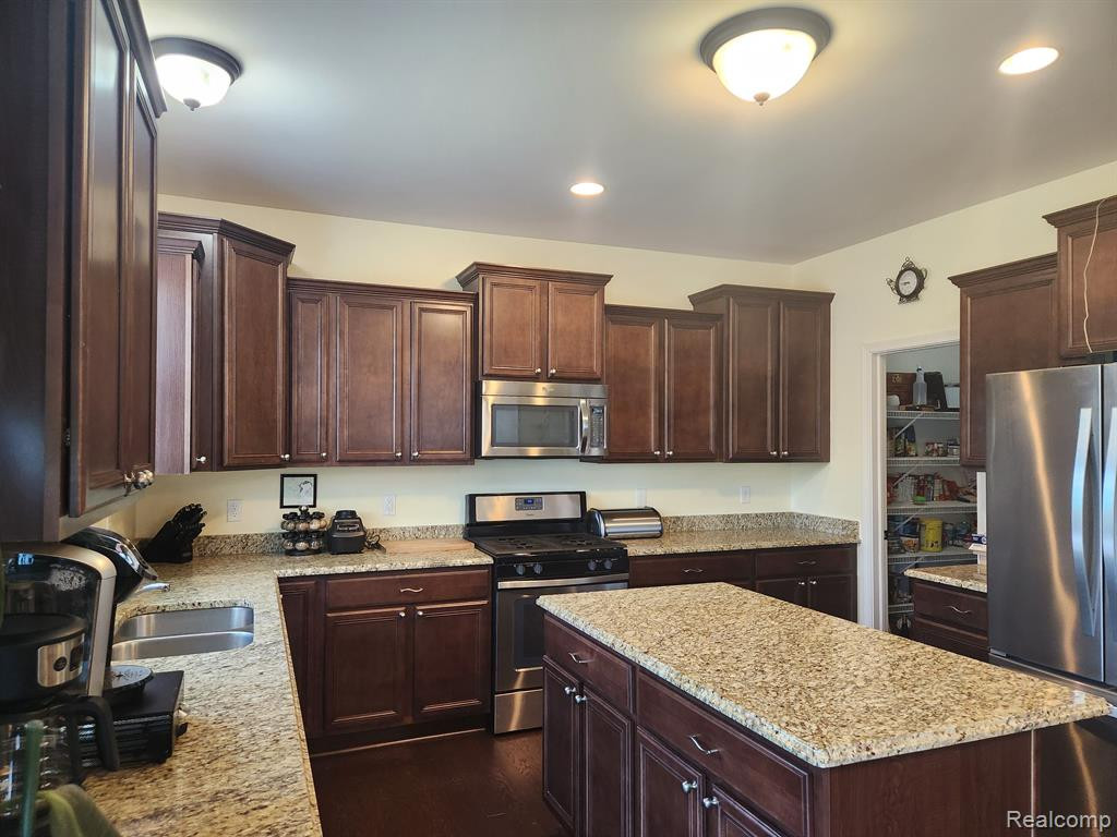 1186 SECRETARIAT Way, Howell, MI 48843 — Photo 8