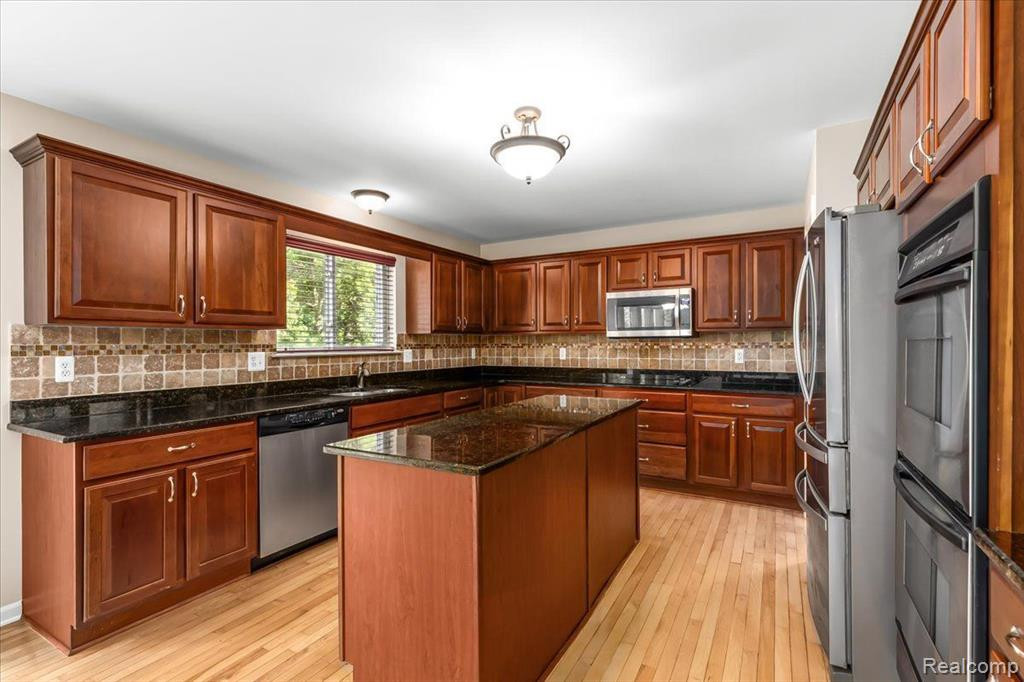 7136 N MEADOWS Trail, Dexter, MI 48130 — Photo 18