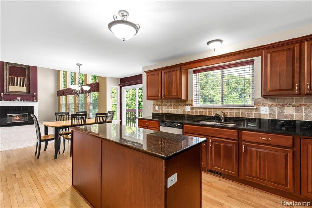 7136 N MEADOWS Trail, Dexter, MI 48130 — Photo 19